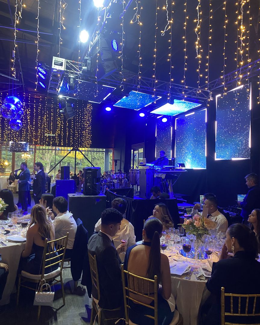 Recepción con cortinas de luces · AO Producción